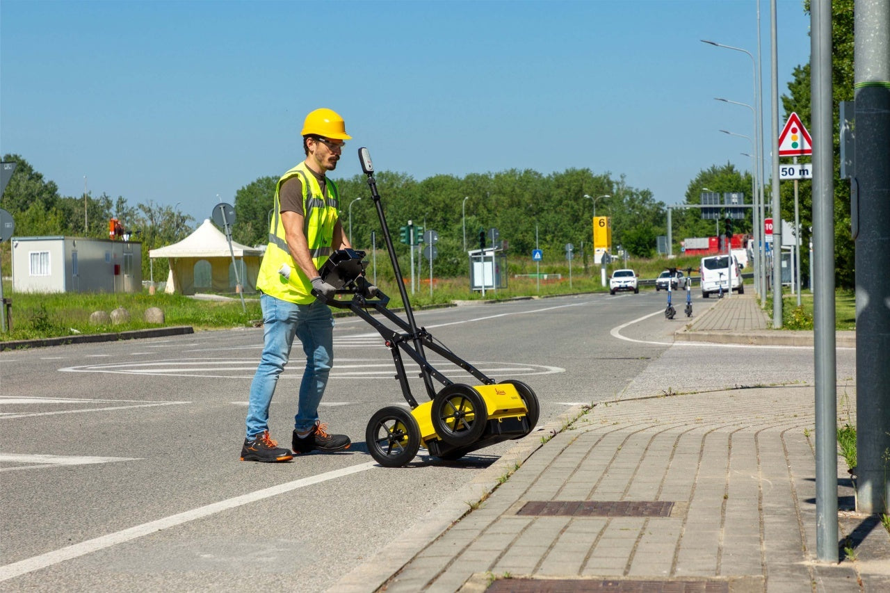 Surveyor Kit Leica DS4000 - Scanner de detectie utilitati subterane / Georadar (GPR) + GLS30 GAD50 + roti teren