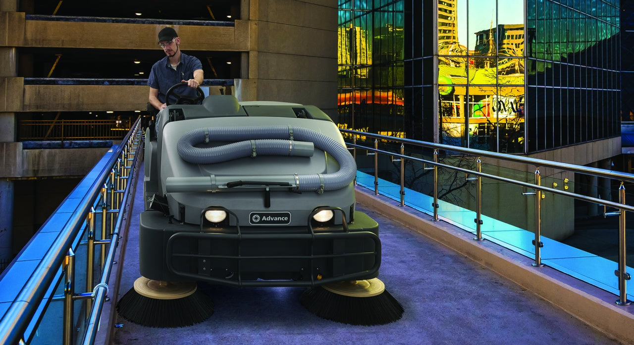 Masina de maturat cu post-conducere, diesel, SW8000 165 D 4-CYL - 2000mm, 400 litri - Nilfisk-56107513