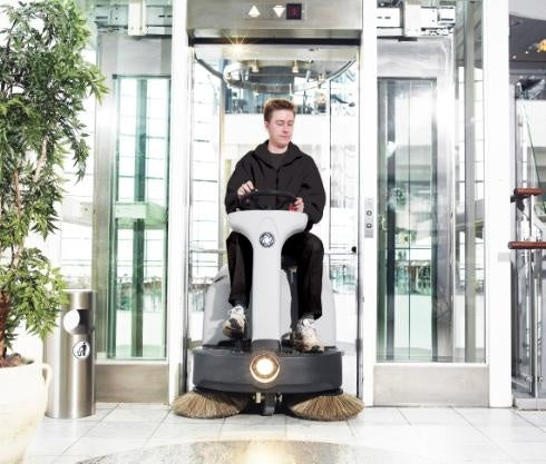 Masina de maturat cu post-conducere si acumulator, SR 1000S B - 1000mm, 50 litri - Nilfisk-9084201010